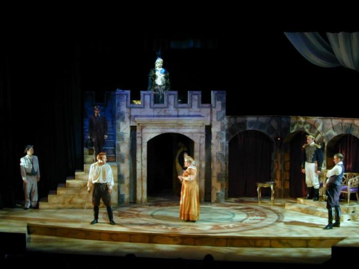 All Photos credit to Jacon Welch, Lighting Design Jacob Welch, Scenic Design Aaron Schettler; painter: Ann Davis