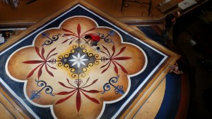 Melwomen on verge floor